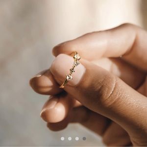 LINJER Ilse White Topaz ring